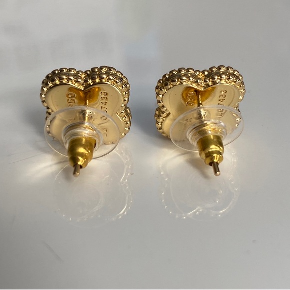 RED CLOVER SHAPED WITH GOLD STUD EARRINGS GREAT QUALITY. - Picture 4 of 8